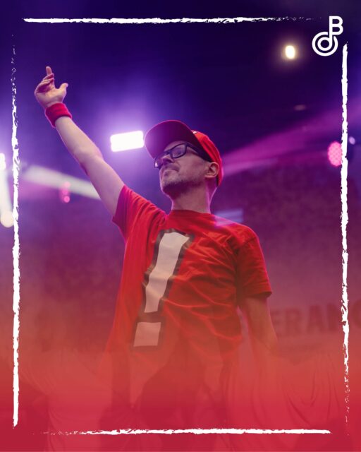 🎉🍻 𝐇𝐎𝐍𝐊! 𝐛𝐞𝐢 𝐁𝐮𝐭𝐳𝐛𝐚𝐜𝐡 𝐎𝐥é 𝟐𝟎𝟐𝟓 🍻🎉
Mit seinen Partykrachern hat er den Schlosshof zum Mitsingen und Abfeiern gebracht – Honk!
Foto @ivonnerode
#ButzbachOlé #Honk #BOA2025 #PartyAlarm #SchlosshofMagic #FestivalVibes