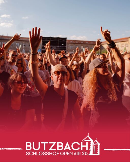 🙌 𝐇𝐨𝐜𝐡 𝐝𝐢𝐞 𝐇ä𝐧𝐝𝐞, 𝐖𝐨𝐜𝐡𝐞𝐧𝐞𝐧𝐝𝐞! 🎉

Zeit zum Abschalten, Tanzen und einfach das Leben genießen! ☀️🎶

Habt ein großartiges Wochenende, ihr Lieben! 💛

Foto: @ivonnerode 

#ButzbachOpenAir #BOA2025 #Wochenende #GuteLaune #FestivalVibes #SchlosshofMagic