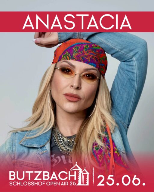 ✨🎤 ANASTACIA – eine Stimme, die den Schlosshof füllt 🎤✨

25. Juni 2026 · Schlosshof Butzbach

Eine der außergewöhnlichsten Stimmen der Popwelt kommt zu uns nach Butzbach!

Anastacia feiert 2026 das 25-jährige Jubiläum ihres Debütalbums „Not That Kind“ – und bringt ihre ganz besondere #NTK26 Summer Tour auf unsere Bühne.

Mit Welthits wie „I’m Outta Love“, „Left Outside Alone“ oder „Paid My Dues“ hat sie Musikgeschichte geschrieben.

Und genau diese Power, diese Energie und dieses Gefühl werden den Schlosshof zu einem einzigen Gänsehautmoment machen. ✨

Erlebt eine internationale Pop-Ikone in einer intimen, atmosphärischen Kulisse, begleitet von einer herausragenden Live-Band.

Ein Abend voller Emotionen, Soul, Stärke – und dieser unverwechselbaren Anastacia-Stimme. ❤️‍🔥

🎟️ Tickets sind ab sofort erhältlich!

Sichert euch euer Sommerhighlight 2026!

#SchlosshofOpenAir26 #ButzbachOpenAir #Anastacia