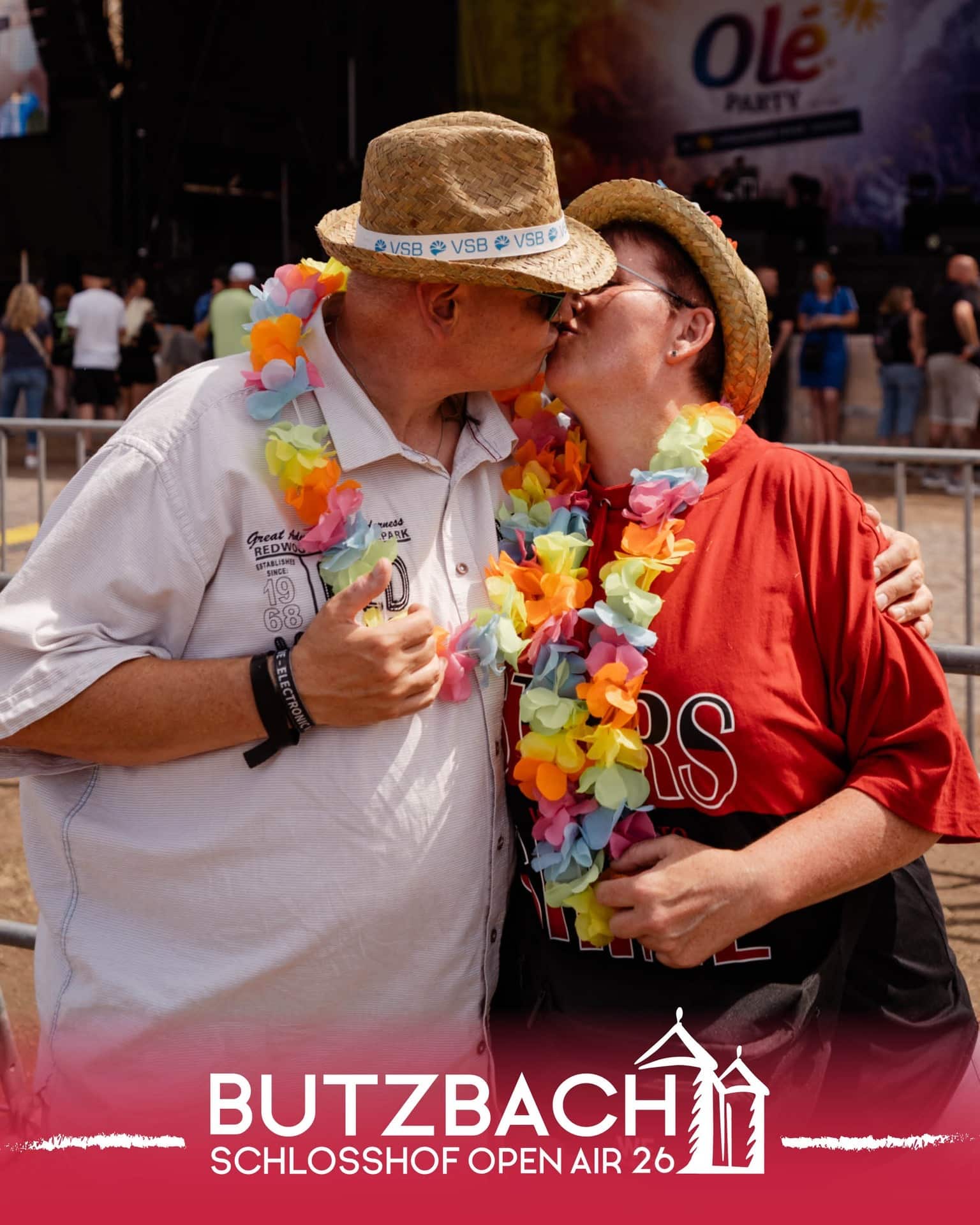 💛🌹 𝐕𝐚𝐥𝐞𝐧𝐭𝐢𝐧𝐬𝐭𝐚𝐠 𝐬𝐭𝐞𝐡𝐭 𝐯𝐨𝐫 𝐝𝐞𝐫 𝐓ü𝐫! 🌹💛

Jetzt sind wir neugierig:

👉 Mit wem verbringt ihr dieses Jahr den Valentinstag?

Ob mit dem Lieblingsmenschen, der besten Freundin, der Familie oder einfach mit euch selbst – Hauptsache, es fühlt sich gut an. ✨

Und wer schon an den Sommer denkt: Gemeinsame Abende im Schlosshof beim Butzbach Open Air 2026 sind immer eine gute Idee. 🎶🏰

Schreibt’s uns in die Kommentare! 💬

Foto: @ivonnerode

#ButzbachOpenAir #SchlosshofOpenAir26