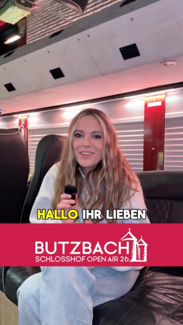 💛🎶 𝐒𝐎𝐏𝐇𝐈𝐀 𝐬𝐜𝐡𝐢𝐜𝐤𝐭 𝐆𝐫üß𝐞 – 𝐮𝐧𝐝 𝐰𝐢𝐫 𝐳ä𝐡𝐥𝐞𝐧 𝐬𝐜𝐡𝐨𝐧 𝐝𝐢𝐞 𝐓𝐚𝐠𝐞! 🎶💛
Wie schön ist das bitte? SOPHIA hat uns ein Shoutout geschickt, und unsere Vorfreude auf den 28. Juni 2026 ist direkt noch größer geworden! ✨
Gemeinsam mit Gregor Meyle steht sie an diesem Abend im Schlosshof Butzbach auf der Bühne, zwei Künstler, die für ehrliche Musik, große Gefühle und besondere Konzertmomente stehen.
🎟️ Tickets sind erhältlich – sichert euch euren Platz!
https://butzbach-openair.reservix.de/events
#SchlosshofOpenAir26 #ButzbachOpenAir #SOPHIA #GregorMeyle