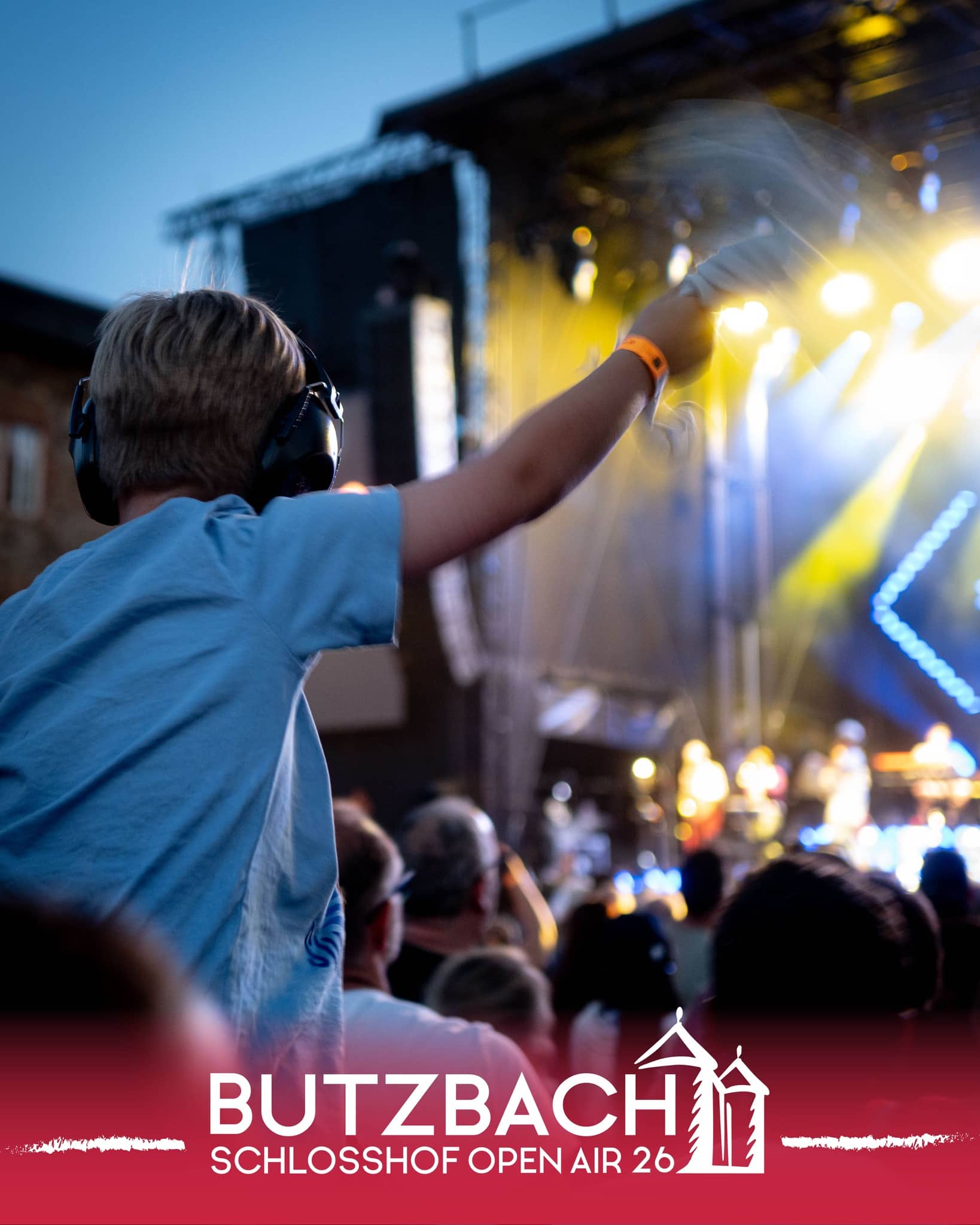 🎶 Wenn die Musik beginnt und alles andere kurz stillsteht…

Lichter, die tanzen, Menschen, die fühlen, und dieser eine Moment, der einfach bleibt. ✨

Bald wieder!!

Foto: Dieter Keiner @germanlightcollector 

#LiveMoment #Konzertliebe #MusikVerbindet