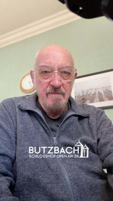 🎸✨ Auch von Ian Anderson gibt es liebe Grüße an euch! ✨🎸

Die Vorfreude steigt: Ian Anderson von @jethrotull_  hat uns ein persönliches Shoutout geschickt und freut sich schon auf das Konzert am 27. Juni 2026 im Schlosshof Butzbach. 🙌

Mit Klassikern wie Aqualung und Locomotive Breath sowie Songs aus dem aktuellen Album erwartet euch ein ganz besonderer Abend voller musikalischer Geschichte, Emotionen und unvergesslicher Live-Momente. 🎶

🎟️ Sichert Euch jetzt noch Tickets!

https://butzbach-openair.de