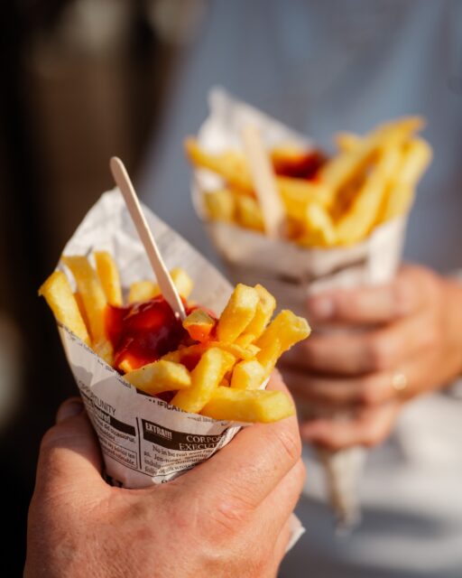 🍟🌭 𝐌𝐚𝐥 𝐁𝐮𝐭𝐭𝐞𝐫 𝐛𝐞𝐢 𝐝𝐢𝐞 𝐅𝐢𝐬𝐜𝐡𝐞... 😄

Was ist euer absolutes Go-to-Konzertessen? 🎶🍴

🌭 Bratwurst?
🍟 Pommes?
🍔 Burger?
🥨 Brezel?

🍕 Oder doch etwas ganz anderes?

Wir wollen wissen, worauf ihr bei einem Konzert auf keinen Fall verzichten könnt! 👇

Schreibt eure Antwort in die Kommentare , vielleicht entdecken wir ja den heimlichen Festival-Favoriten. 😍

Foto: @ivonnerode